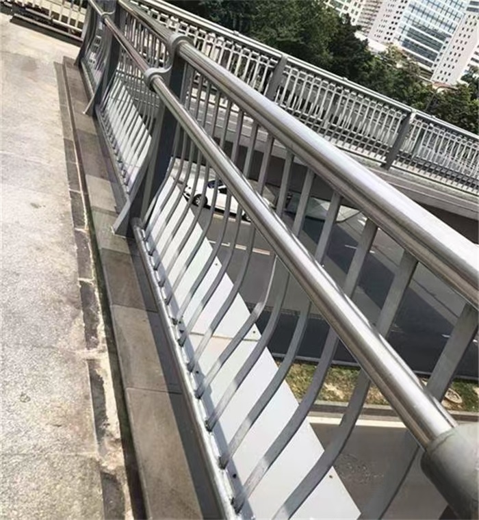 不鏽鋼防撞欄杆（gǎn）廠家