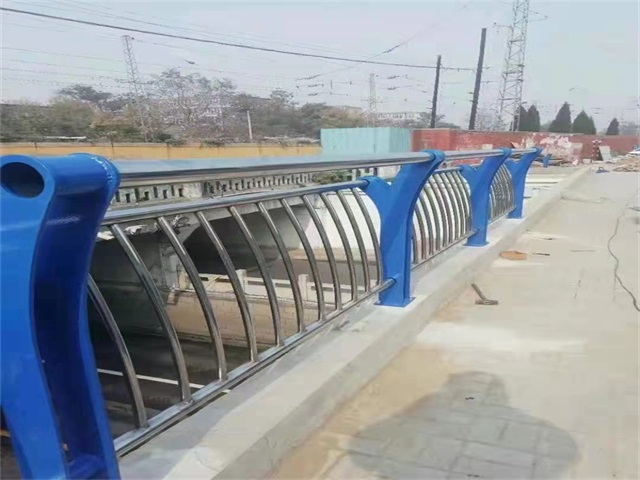 橋梁欄杆（gǎn）