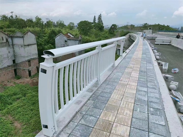 防撞欄杆